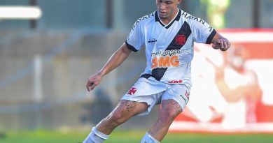 Bruno Gomes foi trocado por Zé Gabriel