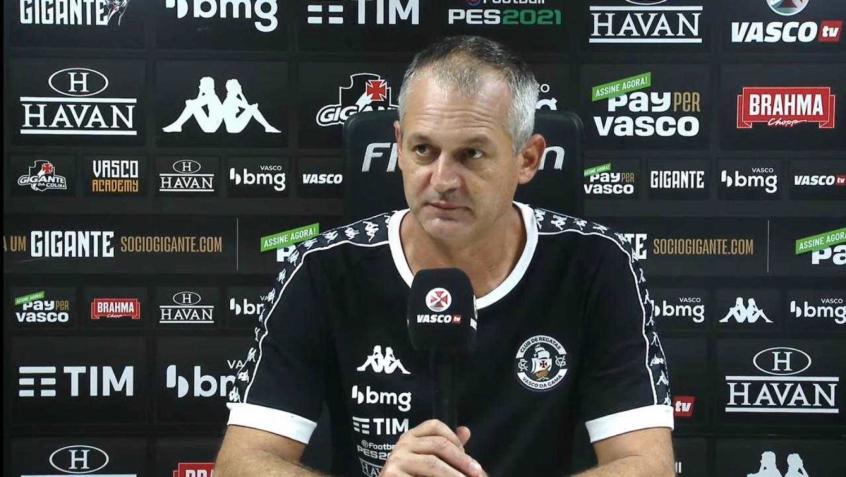 Corinthians confirma escalação sem mudanças para pegar o