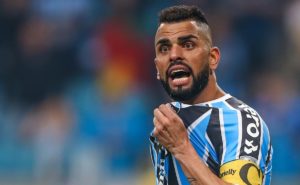 Maicon foi ventilado no Vasco nos últimos dias
