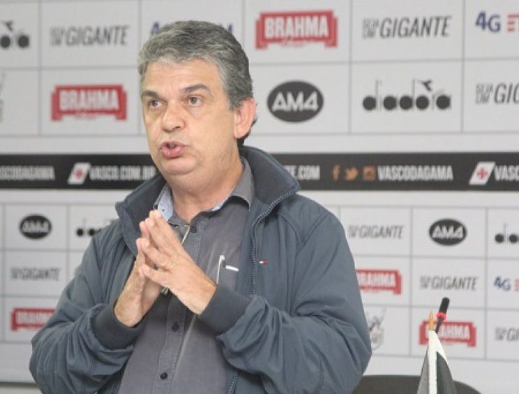 Gerente Geral do Vasco, Carlos Brazil abriu o jogo sobre reforços 