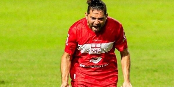 Meia Diego Torres rejeitou o Vasco para renovar com o CRB
