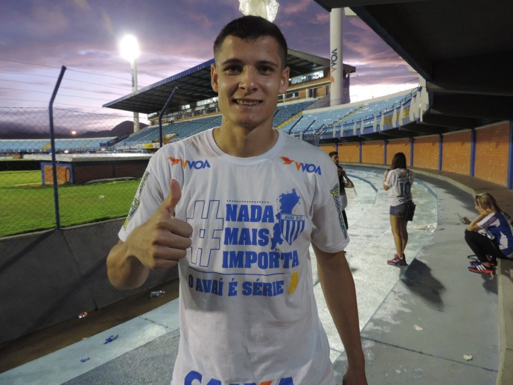 Matheus Barbosa pertence ao Avaí e pode pintar no Vasco em 2022