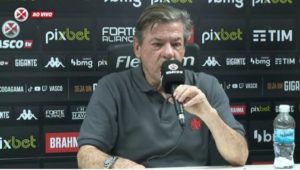 O presidente Salgado esteve ao lado de Vitor Roma no camarote