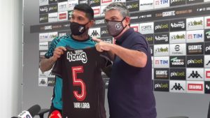 Yuri Lara mostrou paixão pelo Vasco mais uma vez