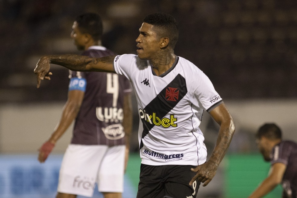 Raniel vem surpreendendo no Vasco