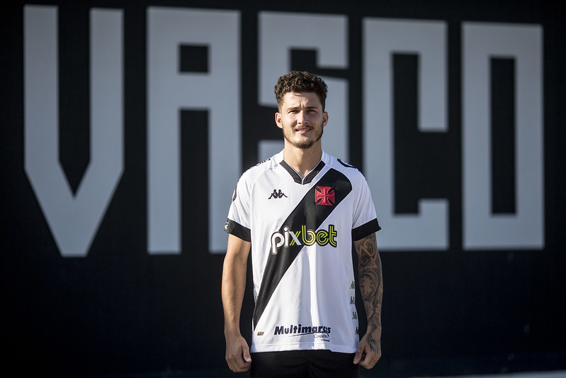 Daniel Boza também viajou para Santa Catarina e pode fazer a sua estreia pelo Vasco