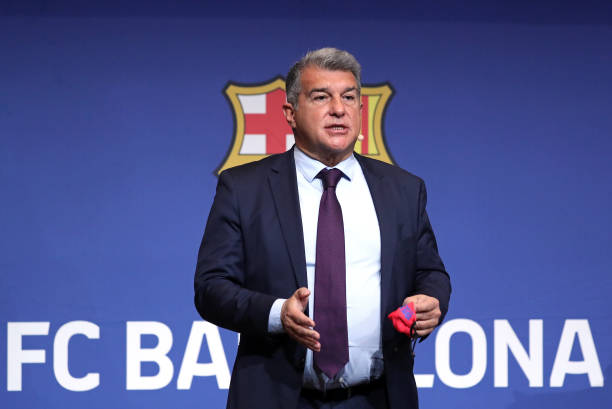 Presidente do Barcelona quer dois jogadores do Vasco