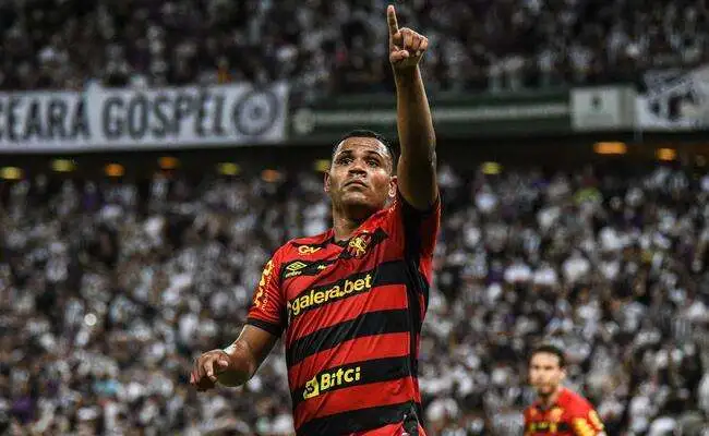 Mikael está no radar do Vasco da 777