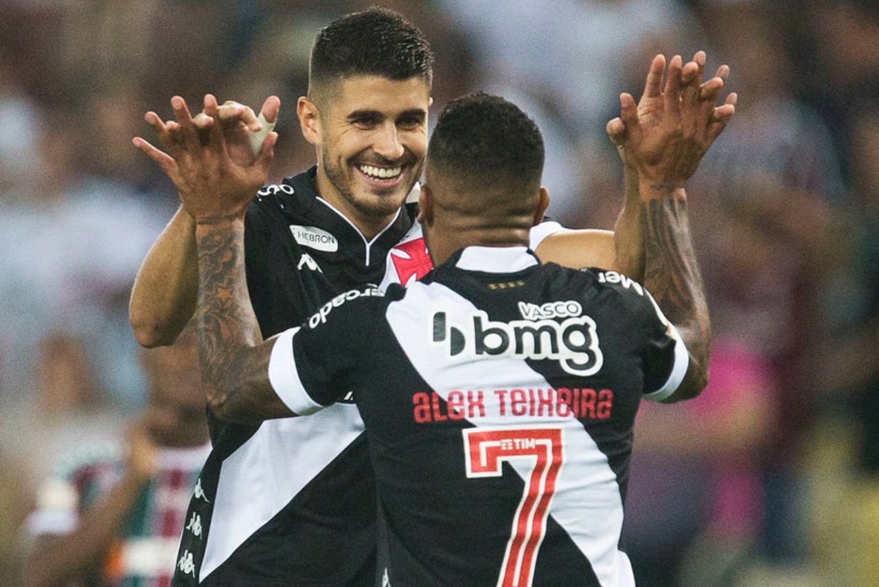 Ele é titular absoluto do Vasco e vai jogar lesionado contra o Corinthians