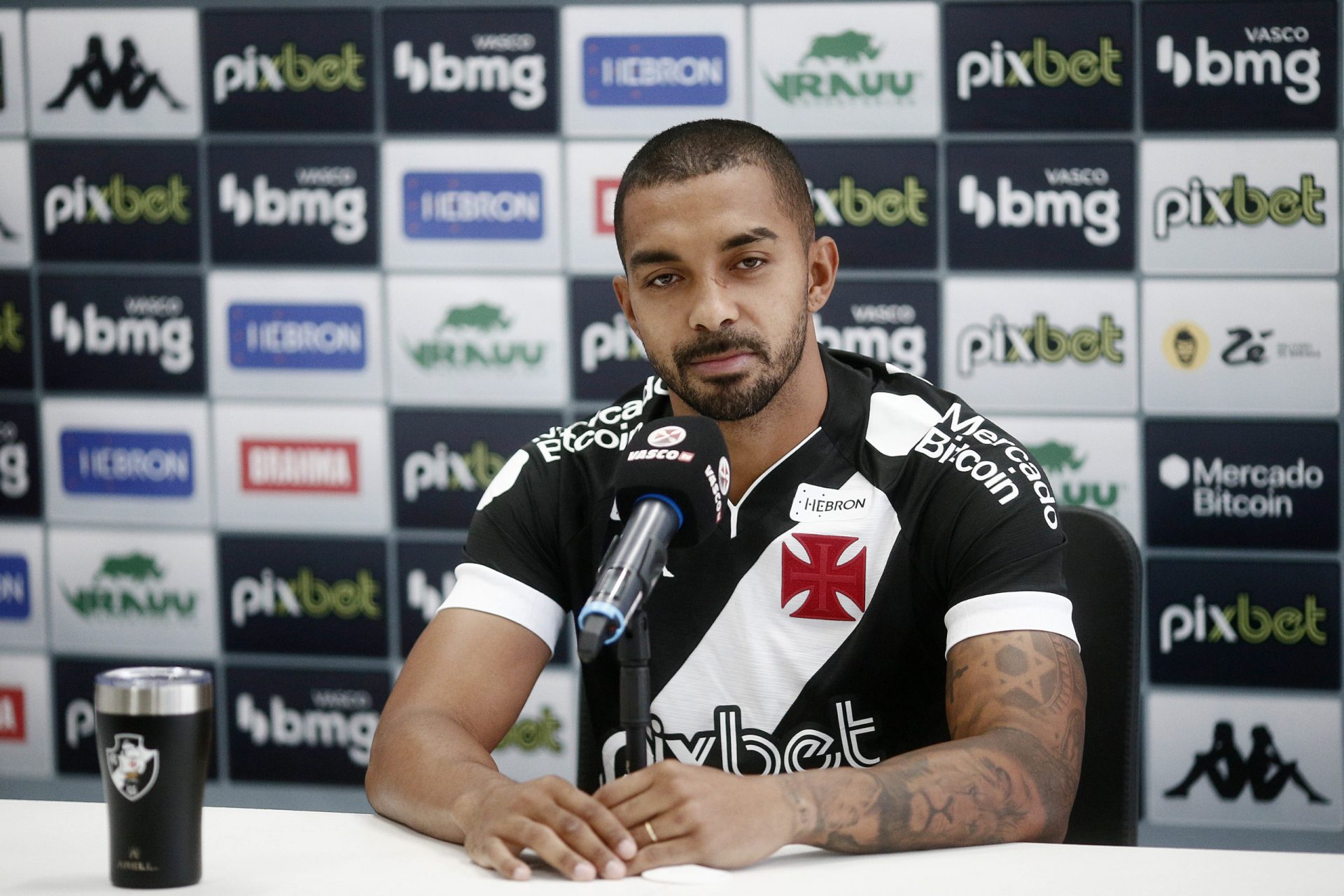 Vitória está interessado em lateral que jogou o Brasileirão pelo Vasco