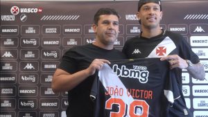 João Victor é apresentado no Vasco