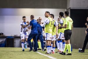 Vasco enfrenta o Água Santa