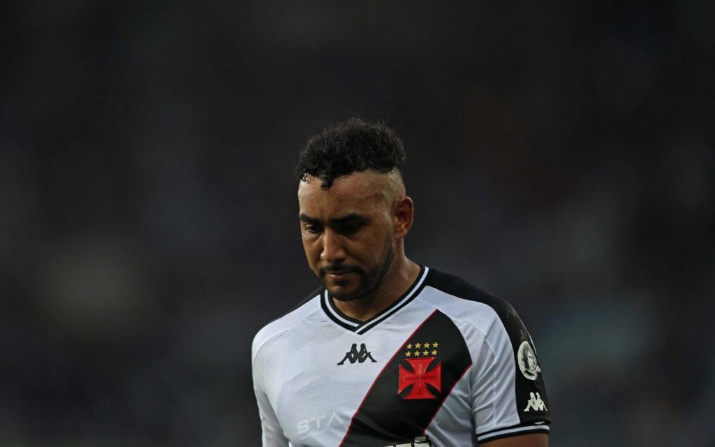 Payet, do Vasco é questionado por Edmundo.