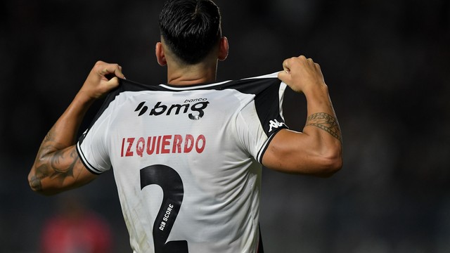 Puma Rodríguez homenageia Juan Izquierdo em vitória do Vasco