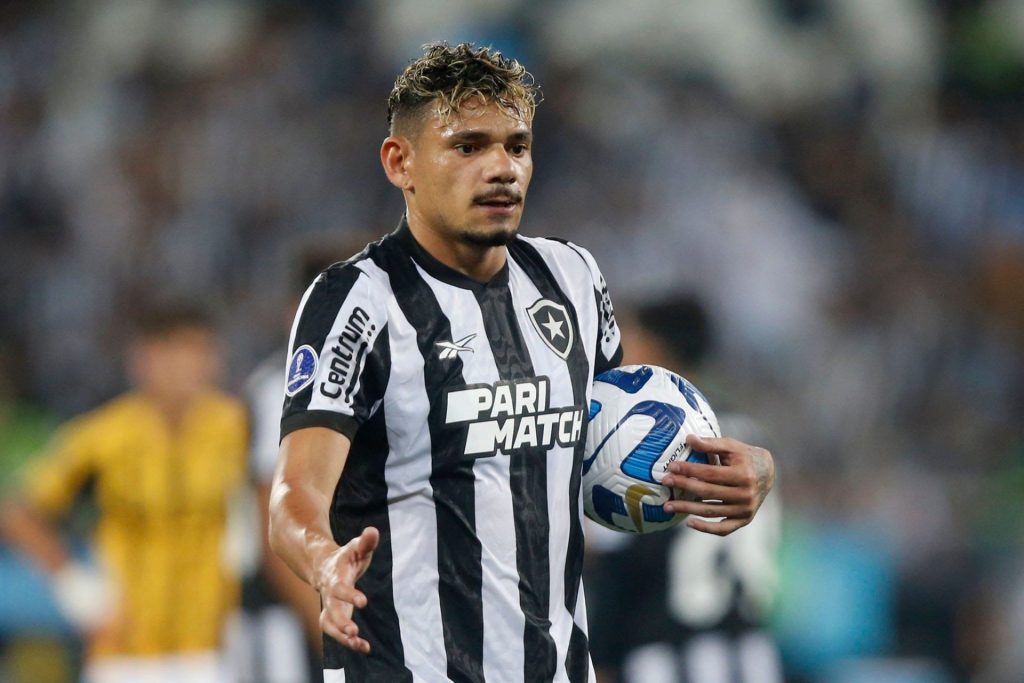 Tiquinho Soares desperta interesse do Vasco