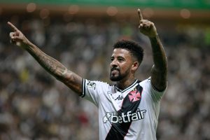 Paulinho, meio-campo do Vasco