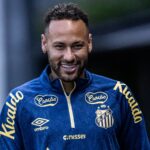 Neymar está lesionado, mas segue com força nos bastidores. Foto: Raul Baretta/ Santos FC.