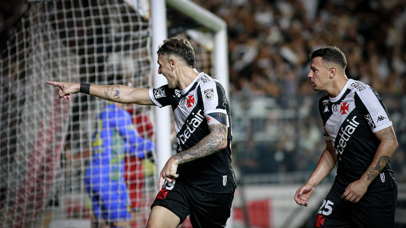 Vegetti comemora. Foto: Matheus Lima/Vasco.