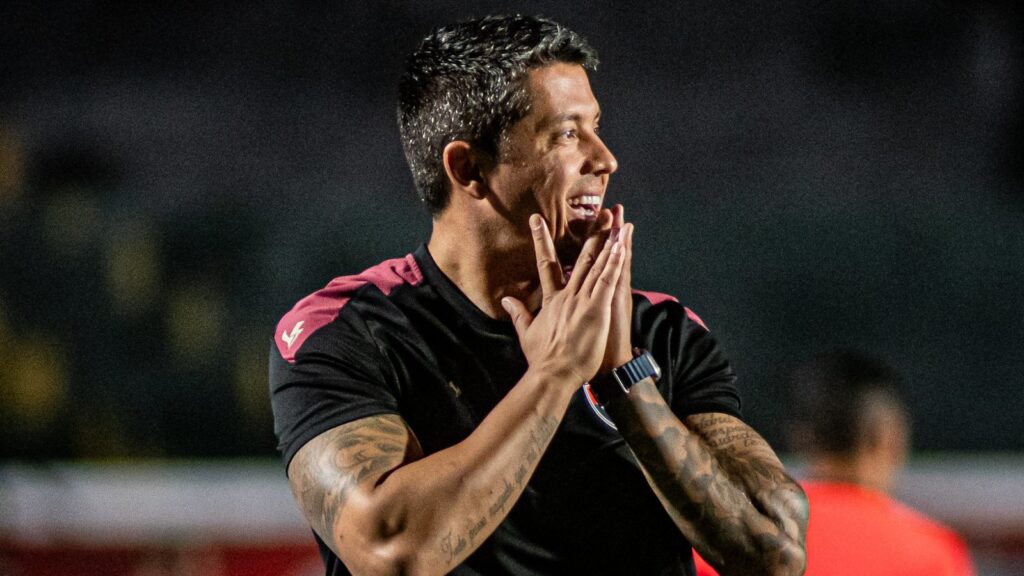 Thiago Carpini foi sondado pelo Vasco. Foto: Victor Ferreira/Vitória