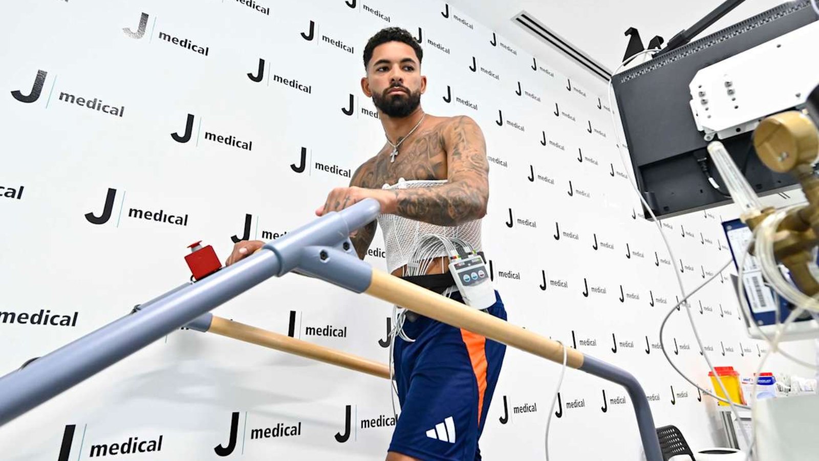 Douglas Luiz sofreu uma lesão nesta temporada. Foto: Divulgação/Juventus
