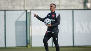 Felipe não tem culpa pelo desempeho, mas sim pela carência no elenco. Foto: Matheus Lima/Vasco.