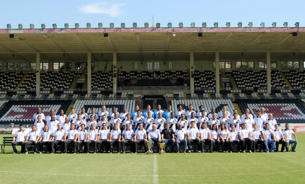 Foto Oficial de Bicampeão Carioca 2015-2016
Foto Oficial de Bicampeão Carioca de 2015-2016 - 10-05-2016 - manhã - São Januário - Foto: Paulo Fernandes/Vasco.com.br