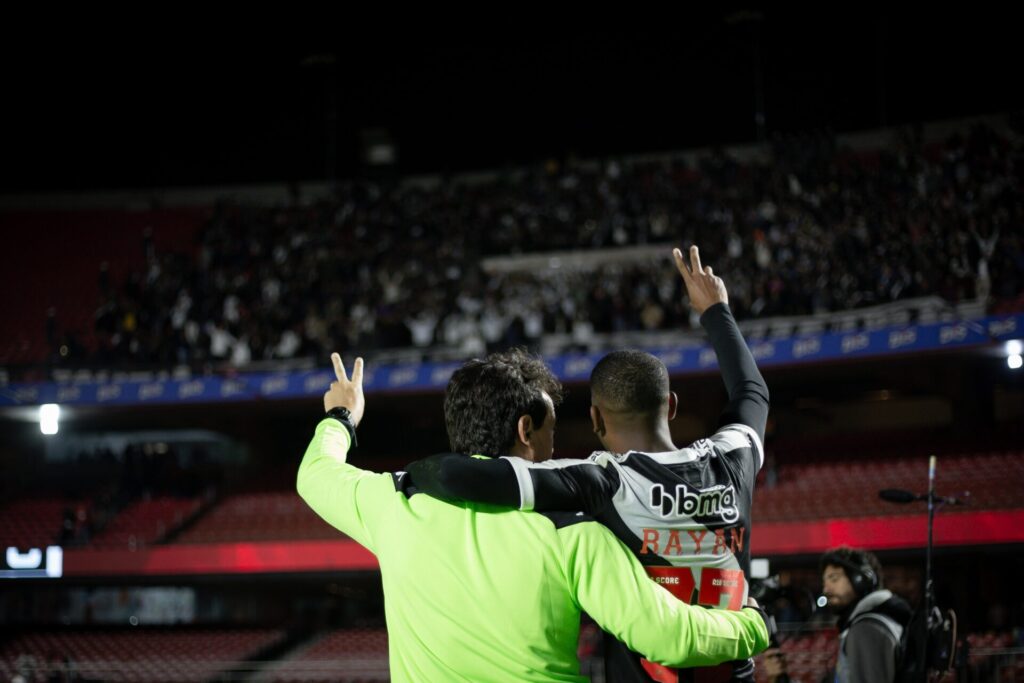Fernando Diniz e Rayan - Foto: Divulgação/Vasco
