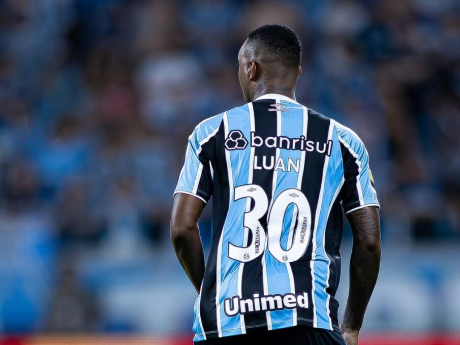 De acordo com informações apuradas por Carlos Berbert,  nas informações de Kalie Dorneles e Bruno Soares, o Vasco da Gama realizou apenas consultas sobre a situação do lateral-esquerdo Luan Cândido, atualmente no Grêmio. Até o momento, não há qualquer negociação em andamento entre as partes, e a movimentação se restringiu a contatos iniciais para entender a viabilidade de uma possível investida.