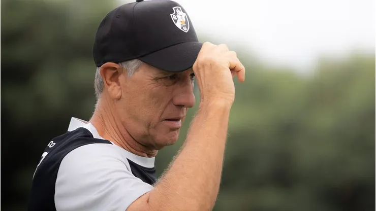 Renato Gaúcho é colocado na mesa e agita o Vasco. Foto: Dikran Sahagian